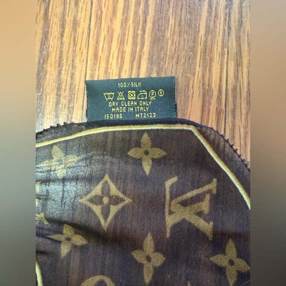 Authentic Rare Silk Louis Vuitton Scarf - Like New - Picture 7 of 14